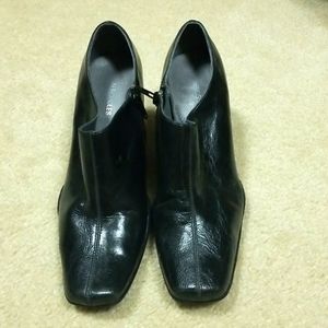 Black ankle booties. Aerosoles. Like New.